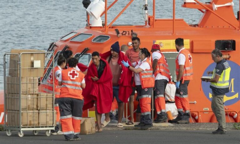 Más de 400 migrantes han llegado en pateras a Tenerife, El Hierro, Lanzarote y Gran Canaria en dos días