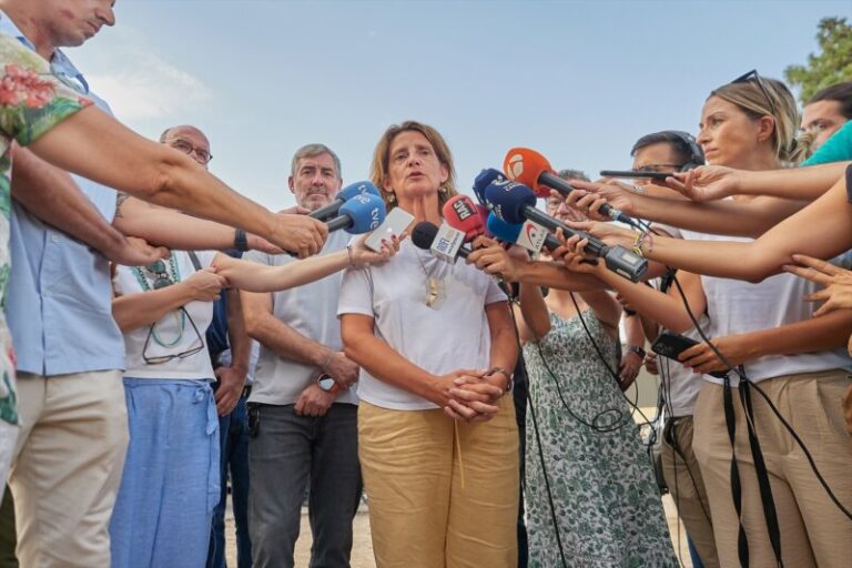 Teresa Ribera visita el Parque Nacional del Teide para hacer balance del incendio