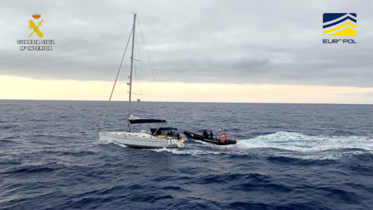 Interceptado un velero con 700 kilos de cocaína con destino a Canarias
