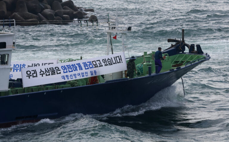 Japón comienza el vertido al océano de aguas tratadas de la central nuclear de Fukushima
