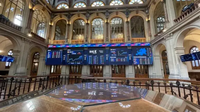 La Bolsa sube el 0,79 % en la apertura y trata de conquistar los 9.400 puntos