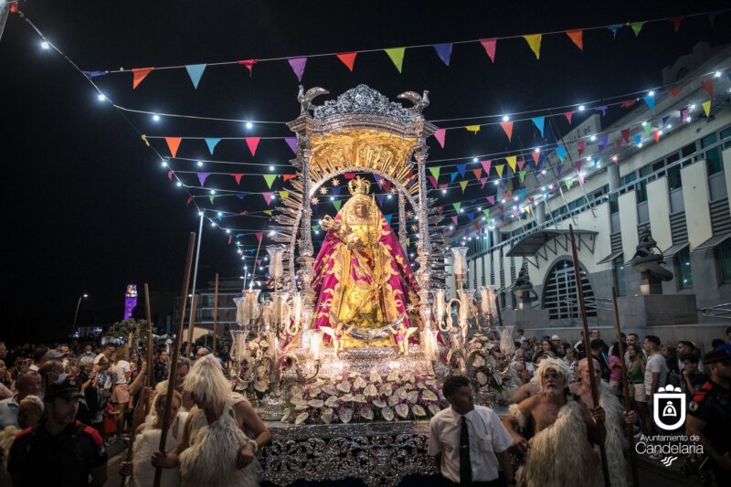 Noche de peregrinos en honor a la Virgen de Candelaria