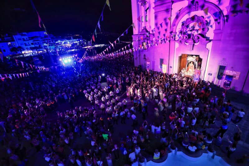 Tenerife celebraba la noche de peregrinos en honor a la Virgen de Candelaria este lunes