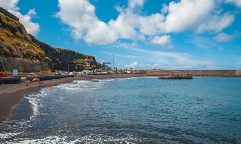 Temperatura del agua que rodea Canarias, grado y medio más alta