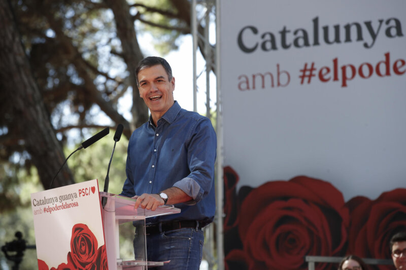 Sánchez ha dado por hecho que gobernará y acusa al líder del Partido Popular de promover "la peor de las corrupciones": el transfuguismo / EFE