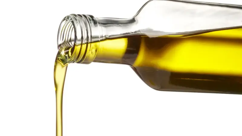 Los productores afirman que no han tenido más remedio que subir el precio de su aceite de oliva virgen extra sin filtrar