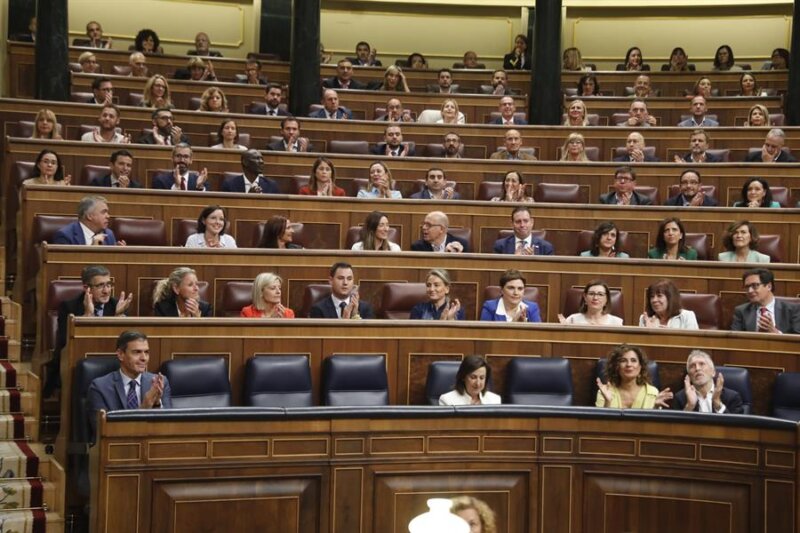 El PSOE supera al PP por 1,8 puntos, según el CIS