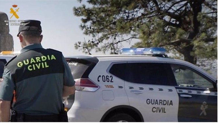 Detenido un médico en La Palma por la emisión de partes médicos falsos