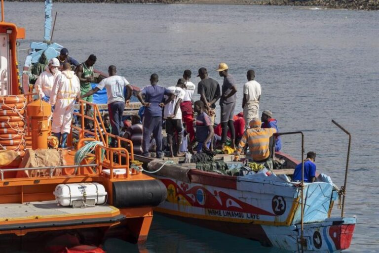 Dos nuevos cayucos con 177 ocupantes elevan a 1.136 los migrantes llegados a Canarias este fin de semana