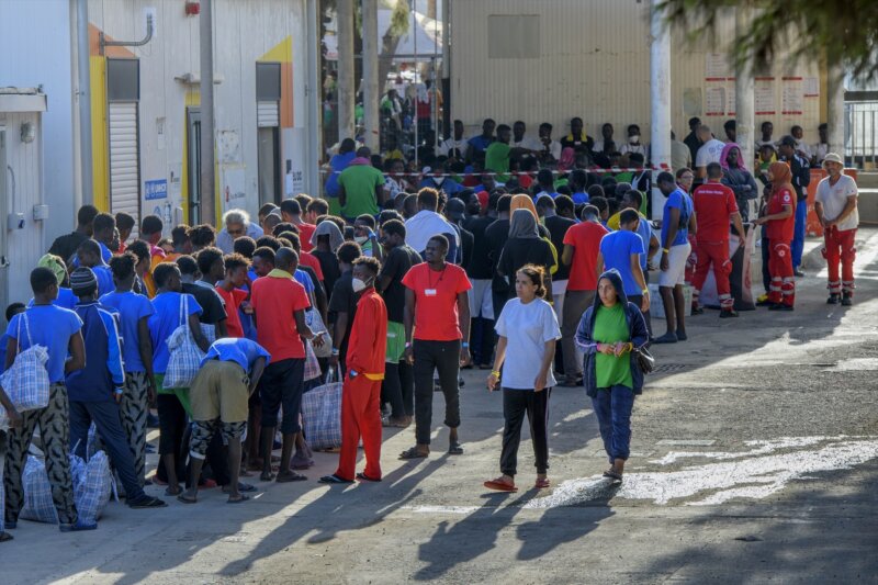 Lampedusa recibe en dos días a más de 7.000 migrantes 