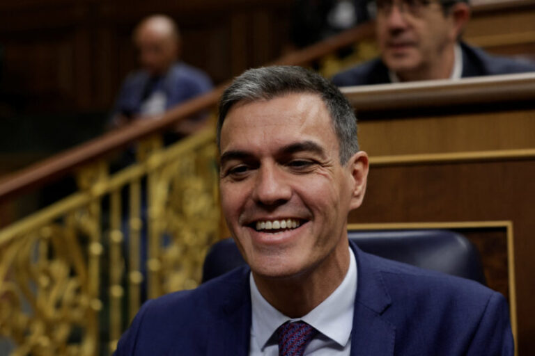 Pedro Sánchez en el Congreso de los Diputados en el debate de investidura de Feijóo