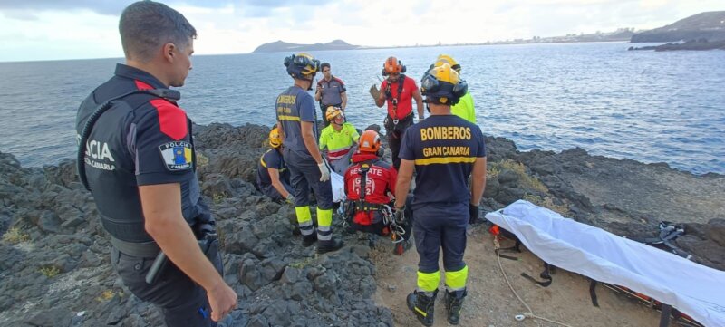 Rescatan a un pescador en helicóptero tras una caída en Gran Canaria
