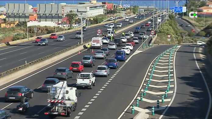  el Cabildo de Tenerife detalla que se suprimirán 60 viajes a la semana, durante la franja horaria comprendida entre las 05:30 a las 10:30 horas, para aliviar el tráfico rodado 