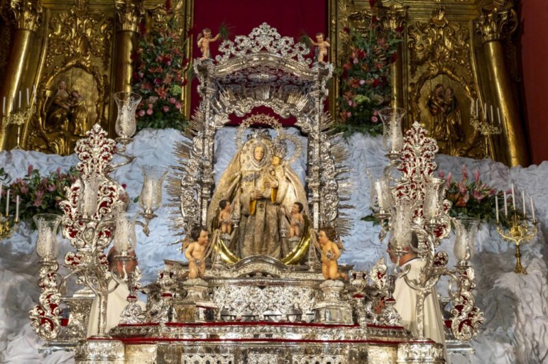 La Virgen del Pino recibe a los primeros peregrinos en Teror 