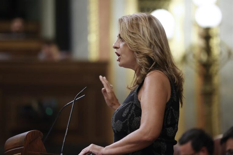 La diputada de Coalición Canaria Cristina Valido interviene en la segunda jornada del debate de investidura del candidato Alberto Núñez Feijóo en el Congreso este miércoles. EFE/Juan Carlos Hidalgo