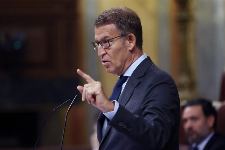 El candidato a la presidencia del Gobierno y líder del PP, Alberto Núñez Feijóo durante su intervención en la segunda jornada del debate de su investidura en el Congreso este miércoles. EFE/Juan Carlos Hidalgo