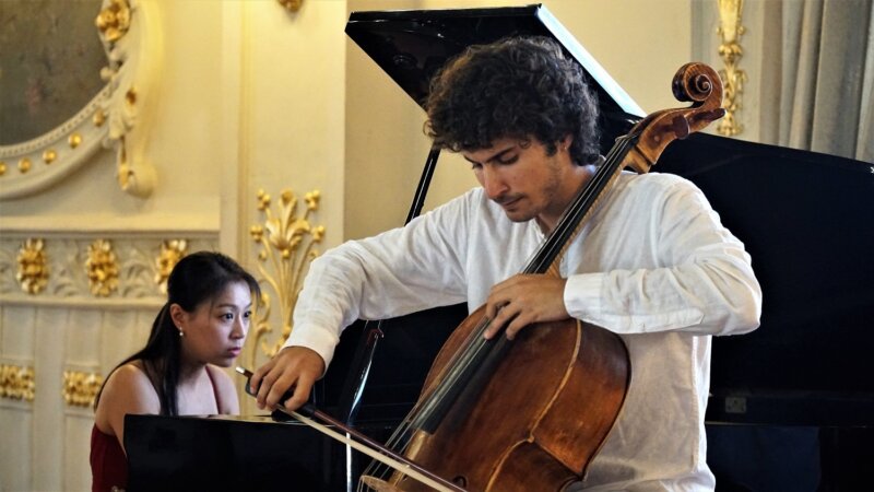 El violonchelista Kevin Santana hace un repaso por grandes autores en el Gabinete Literario de Las Palmas