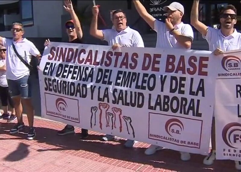 El Sindicato se concentra los primeros viernes de cada mes para denunciar el ERE de 55 trabajadores realizado por el Hotel Labranda, en Tenerife