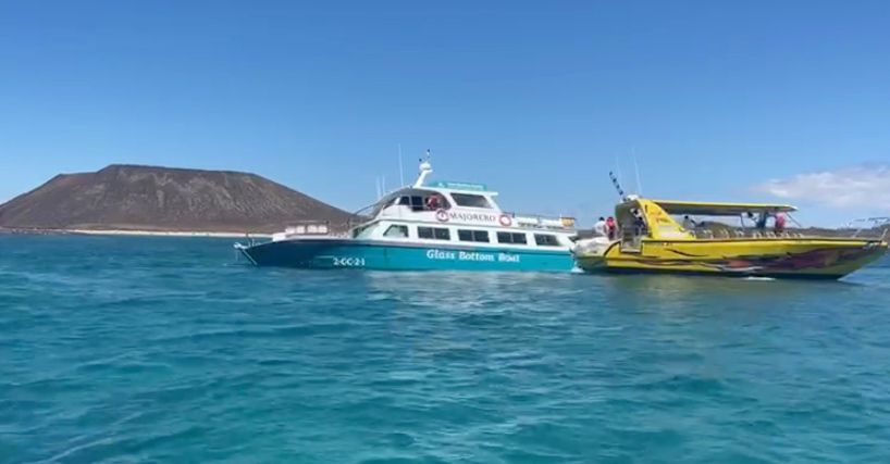 El barco que une Fuerteventura con Isla de Lobos se hunde tras sufrir una avería