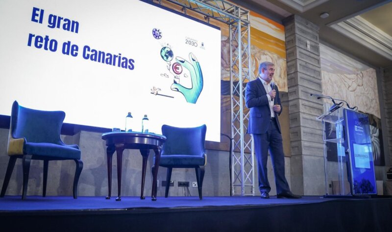 Fernando Clavijo en una conferencia. "Canarias declarará la emergencia energética". Imagen Presidencia