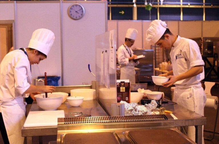 El paro bajó en septiembre en Canarias en 2.831 personas, un 1,64 %