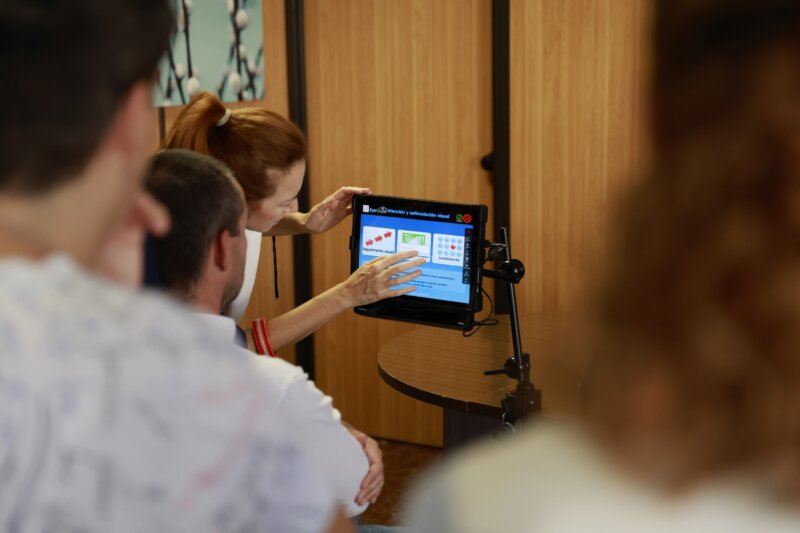 Educación incorpora un dispositivo 'eye-tracking' para la comunicación del alumnado con discapacidad motora