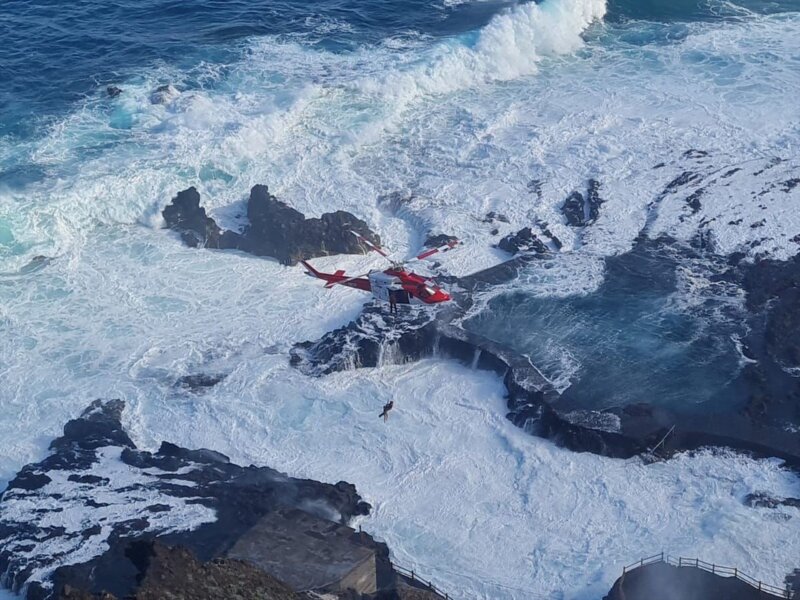 Rescate de una persona en el mar en Canarias. Imagen de archivo Plataforma 'Canarias 1500 km de Costa / Europa Press.