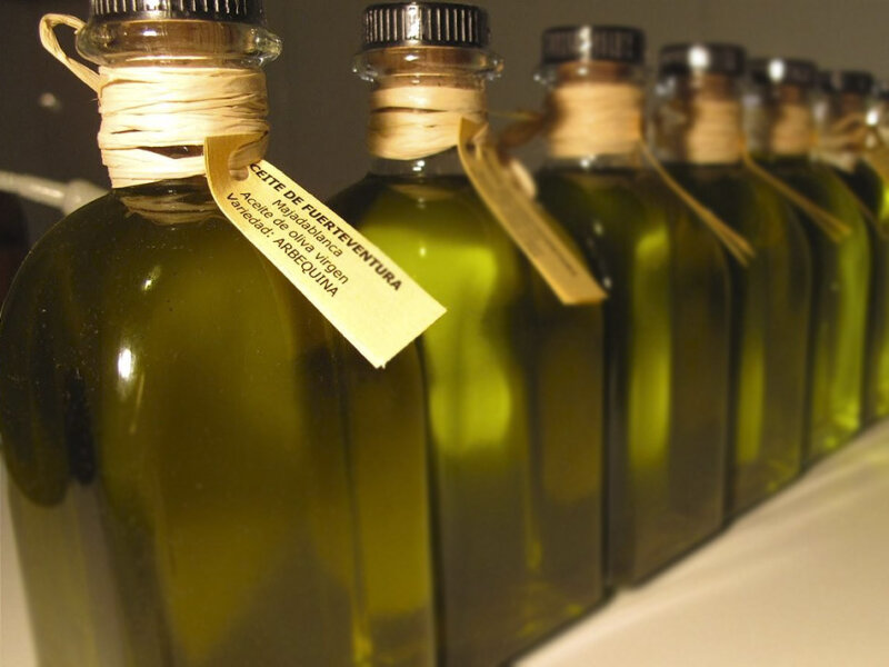 La producción de aceite de oliva en Canarias ha pasado de 100 hectáreas a 600 hectáreas en la última década. El aceite de oliva de Fuerteventura cosecha Premios en los últimos certámenes nacionales. Foto: Facebook