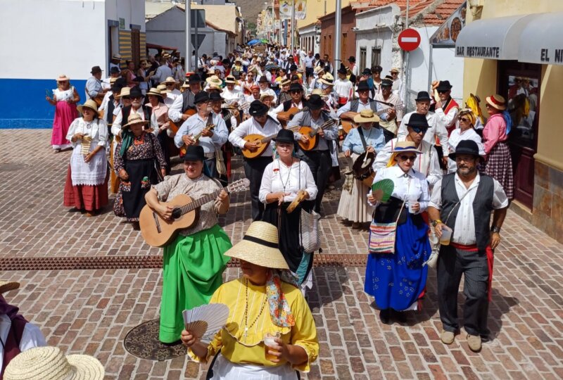 Más de 10.000 personas se dieron cita en San Sebastián de La Gomera para rendir homenaje a la Virgen de Guadalupe en su romería