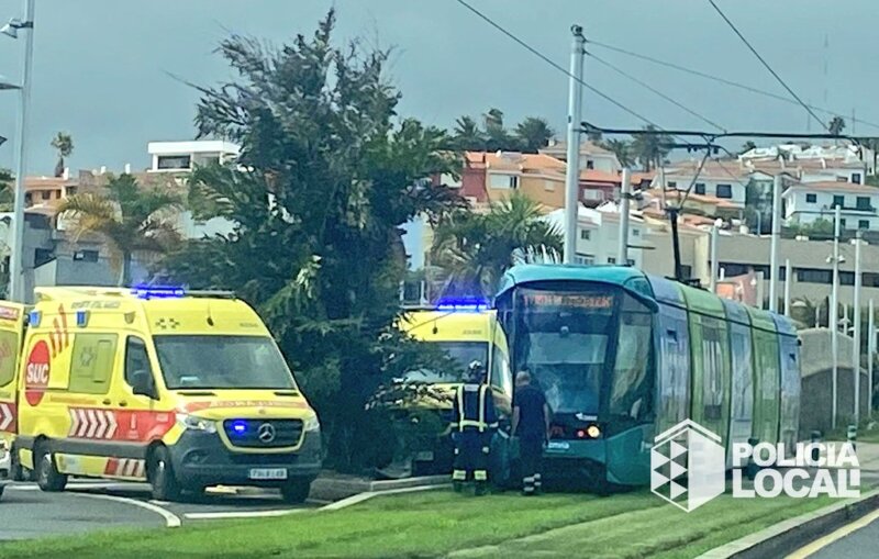 Accidente entre el Tranvía de Tenerife y un vehículo