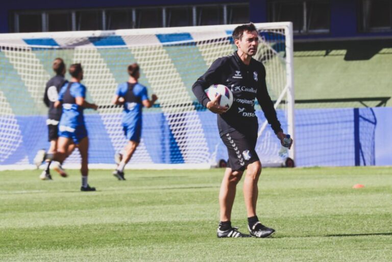 CD Tenerife y Racing de Santander en busca de la victoria