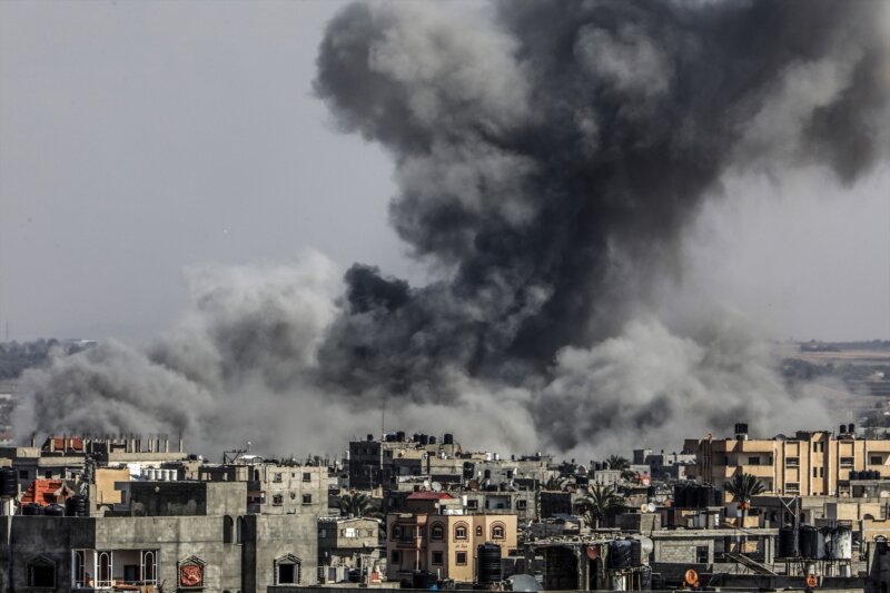 Un ataque contra edificios residenciales en Gaza deja al menos 21 muertos