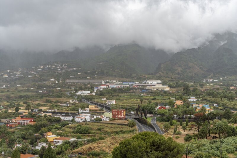 Un día de nubes y lluvias en Canarias