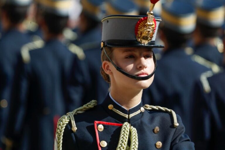Felipe VI pide a la princesa servir a España con “energía y rectitud”