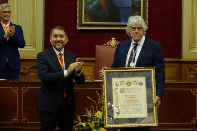 El artista Caco Senante ya es Hijo Predilecto de Santa Cruz de Tenerife