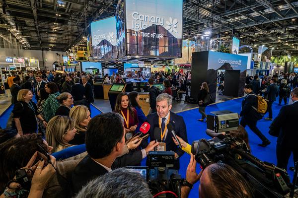 El presidente de Canarias, Fernando Clavijo atiende a los medios de comunicación en la World Travel Market de Londres 