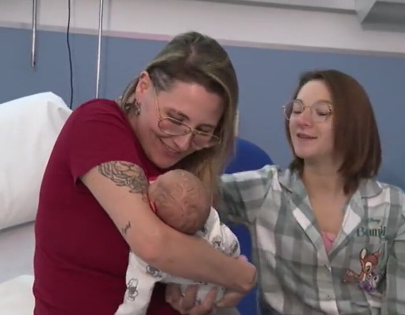 Nace en Mallorca el primer bebé de Europa gestado por sus dos madres
