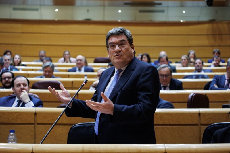 El Gobierno hace balance en el Senado de la crisis migratoria en Canarias