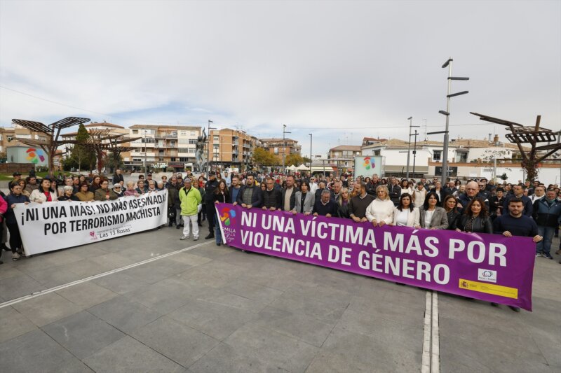 Concentración por la agresión del pasado martes en Armilla, a 8 de noviembre de 2023, en Granada, (Andalucía, España)