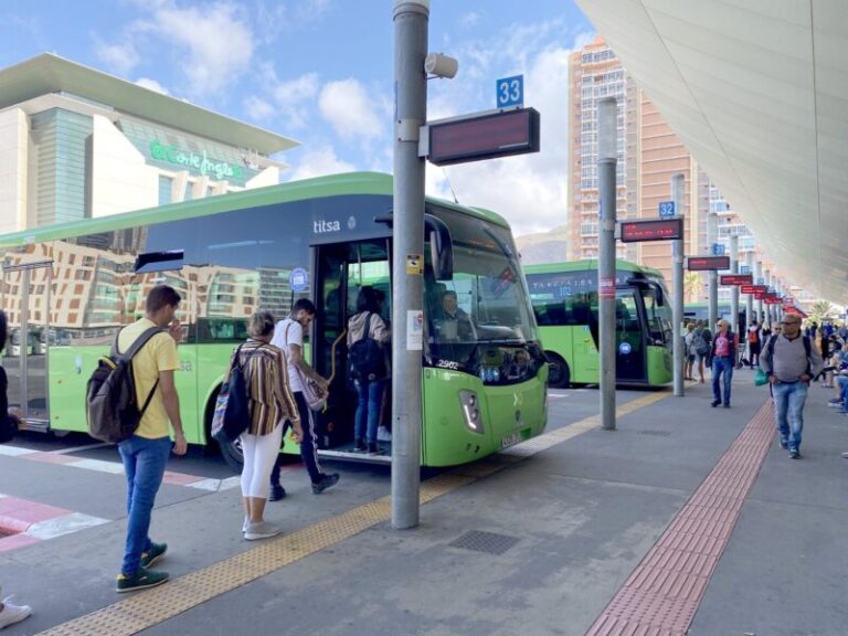 Las guaguas ‘lanzadera’ a la ULL registran casi 55.000 pasajeros