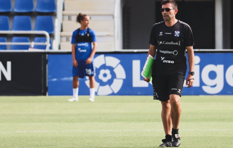 Asier Garitano, técnico del CD Tenerife en un entrenamiento del primer equipo. Imagen CD Tenerife