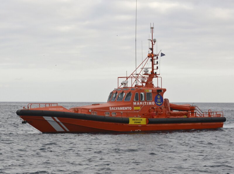 Rescatan a 45 migrantes, entre los que hay seis menores, en aguas cercanas a Lanzarote