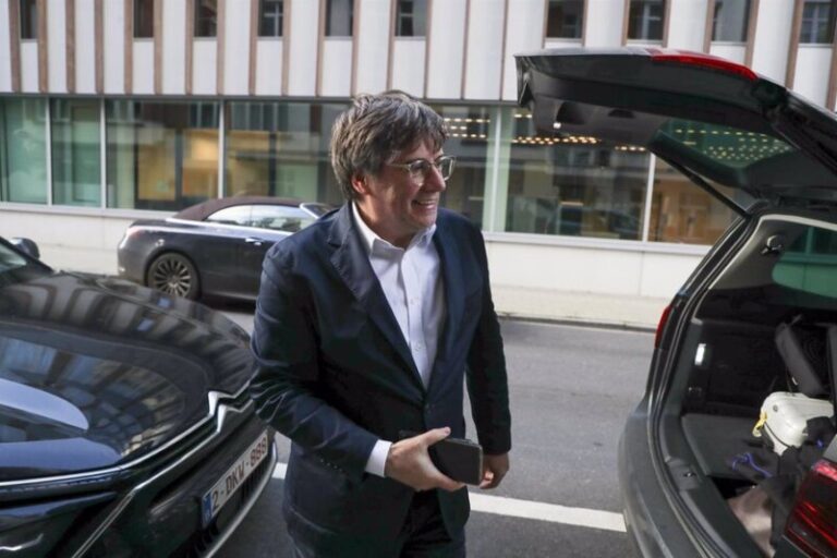 PSOE y Junts no se dan prisa para cerrar el acuerdo y siguen negociando en Bruselas