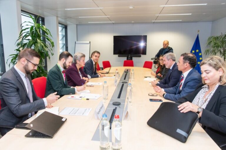 Clavijo dice que Johansson se ha comprometido a que la Ruta Canaria esté en el centro de la política migratoria de la UE