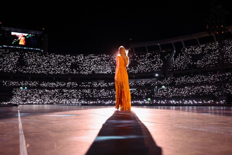 Swift: "Con el corazón destrozado, me entero de la pérdida de una fan esta noche. No puedo explicarles el sentimiento de devastación que tengo"