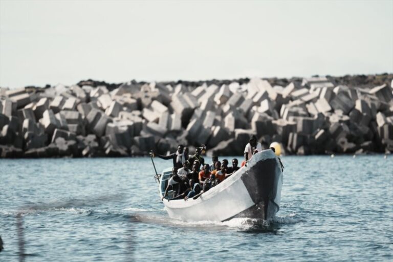 Canarias supera las llegadas de migrantes de la crisis de los cayucos de 2006