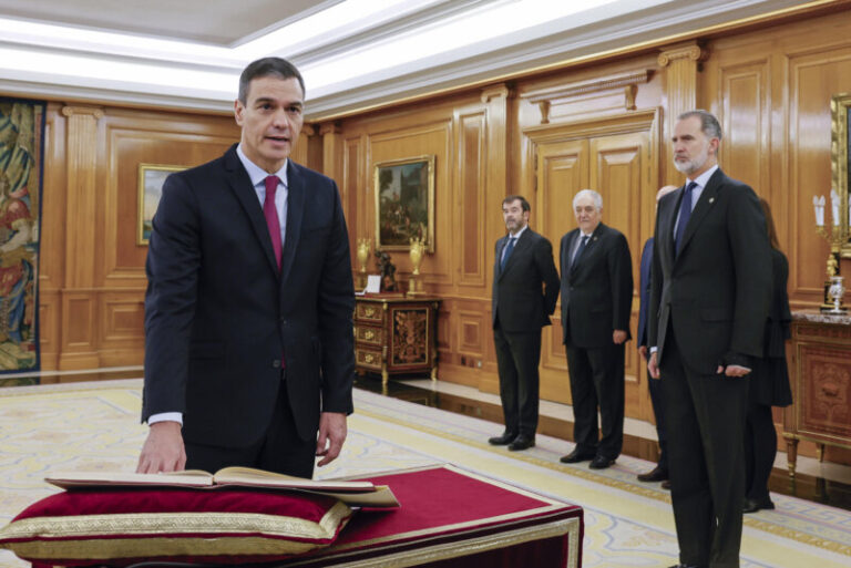 Sánchez promete su cargo ante Felipe VI