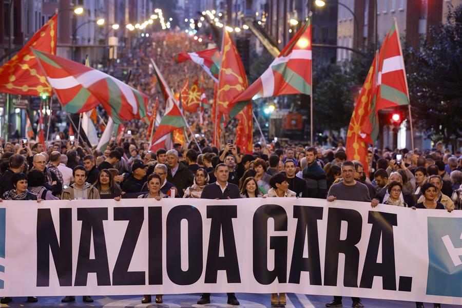 Miles de personas se manifiestan en Bilbao para reivindicar Euskal Herria