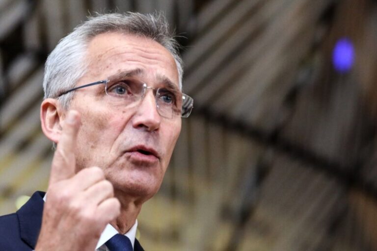 La OTAN ve “difícil” la situación de Ucrania en la guerra e insta a sostener el apoyo militar