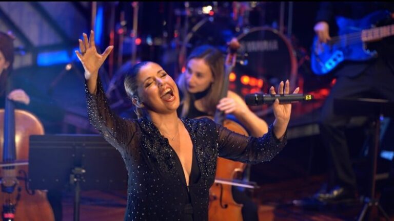 Cristina Ramos canta a la Navidad en la Gala ‘Christmas Symphony 2023’